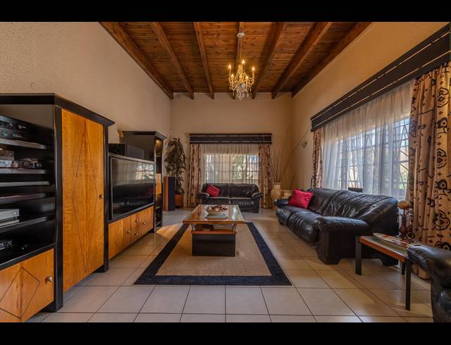 4 BEDROOM HOUSE FOR SALE IN REGENTS PARK